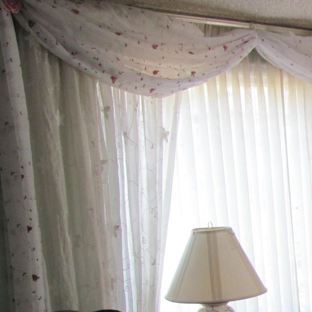 Decrotive Scarf Window treatment